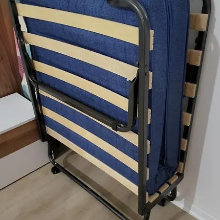 Elegant Kompleksi Magnet Daire